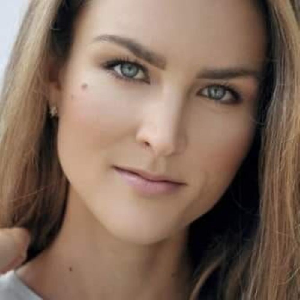 Meet your Posher, Cassandra